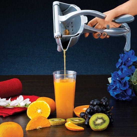 presse agrume qui presse des fruits